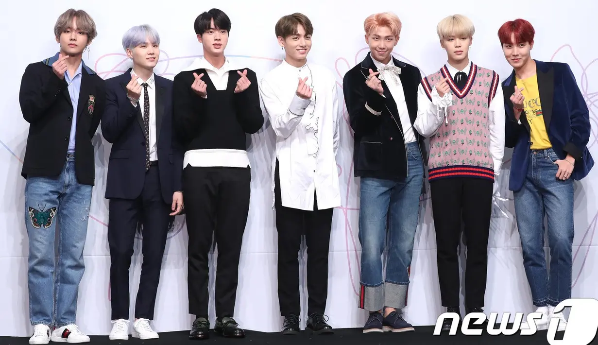 Tak hanya itu, kini tiket konser dunia yang bertajuk Love Yourself di 21 negara sudah habis terjual. Tiket konser yang akan digelar di Amerika dan Eropa itu sudah dijual sejak 5 Mei lalu. (Foto: koreaboo.com)