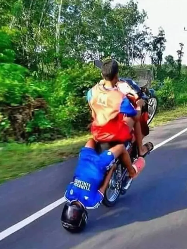 6 Aksi Absurd Bocah Banyak Tingkah Ini Enggak Habis Pikir, Orang Tua Pasti Heran