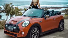 Anya Geraldine selalu tampil kece di berbagai momen. Saat ia liburan ke Bali tak lupa untuk bergaya menawan dengan menaiki mobil mewah. Gaya kecenya ini sukses bikin netizen Tanah Air terpesona dengan penampilan Anya Geraldine yang cantik menawan, (Liputan6.com/IG/@anyageraldine)
