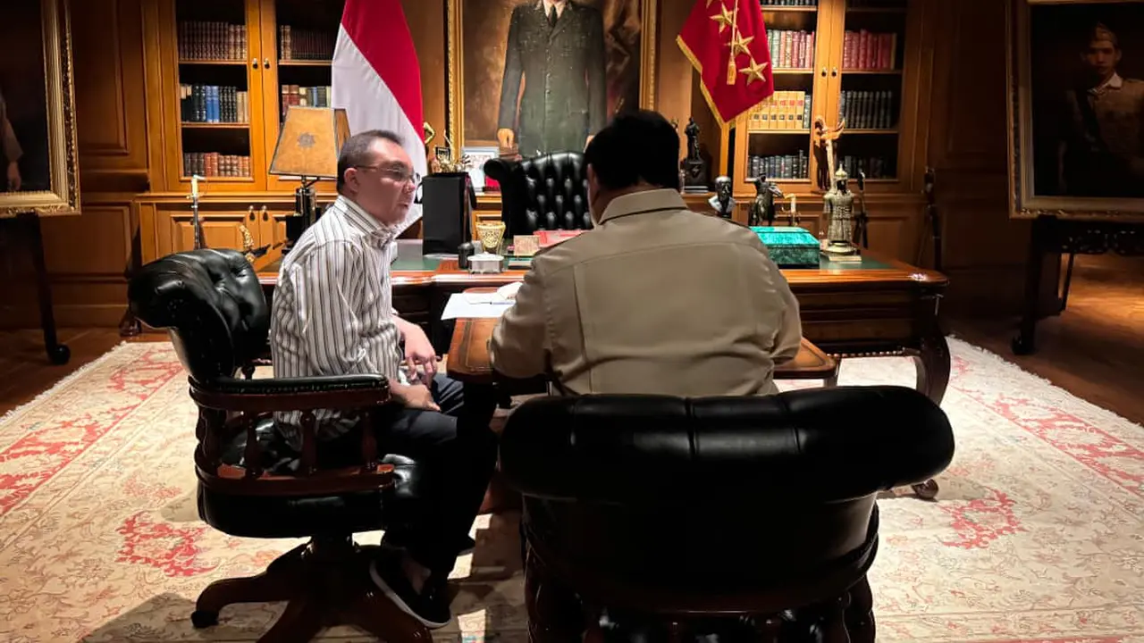Presiden Prabowo Subianto menerima kunjungan Wakil Ketua DPR Sufmi Dasco Ahmad di kediaman pribadinya di Hambalang, Bogor, Jawa Barat, Sabtu (22/11/2025).