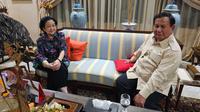 Presiden Prabowo Subianto bertemu dengan Presiden ke-5 Republik Indonesia Megawati Soekarnoputri di kediaman Ketua Umum PDI Perjuangan tersebut yang berada di Jalan Teuku Umar, Menteng, Jakarta Pusat, pada Senin malam 7 April 2025 (@bang_dasco)
