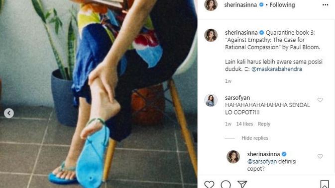 Sherina Munaf mengunggah potret salah satu sandal jepitnya yang copot (Dok.Instagram/@sherinnasinna/https://www.instagram.com/p/B_w1NHmhHu-/Komarudin)