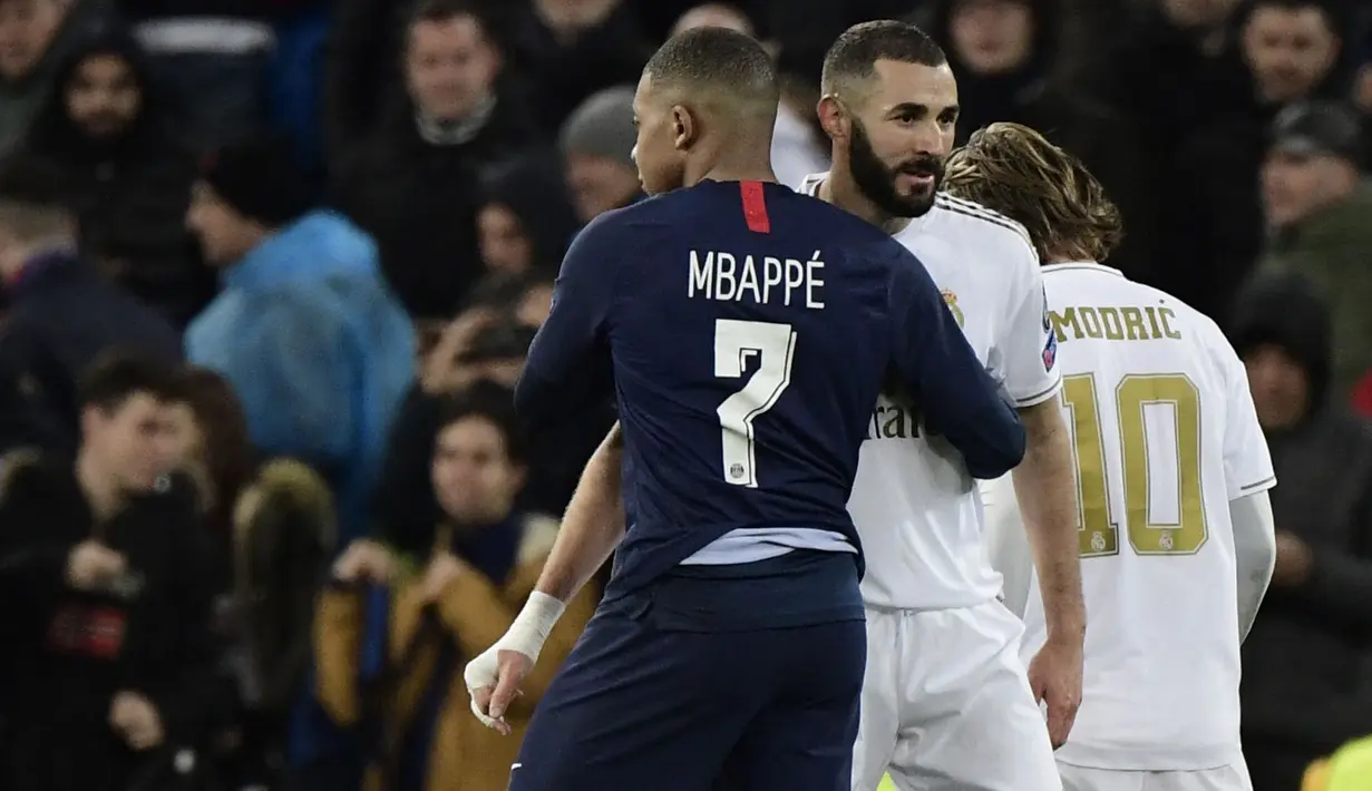 Keinginan Kylian Mbappe berduet dengan Karim Benzema di Real Madrid akhirnya harus pupus usai PSG menolak mentah-mentah nilai aduhai yang ditawarkan oleh Real Madrid yang mencapai 220 juta euro atau setara Rp3,7 triliun. (Foto: AFP/Javier Soriano)