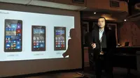 Irwan Hermawan, Marketing Manager Microsoft Devices menjelaskan tiga fitur unik edit foto yang ada di Lumia 640 dan Lumia 640 XL