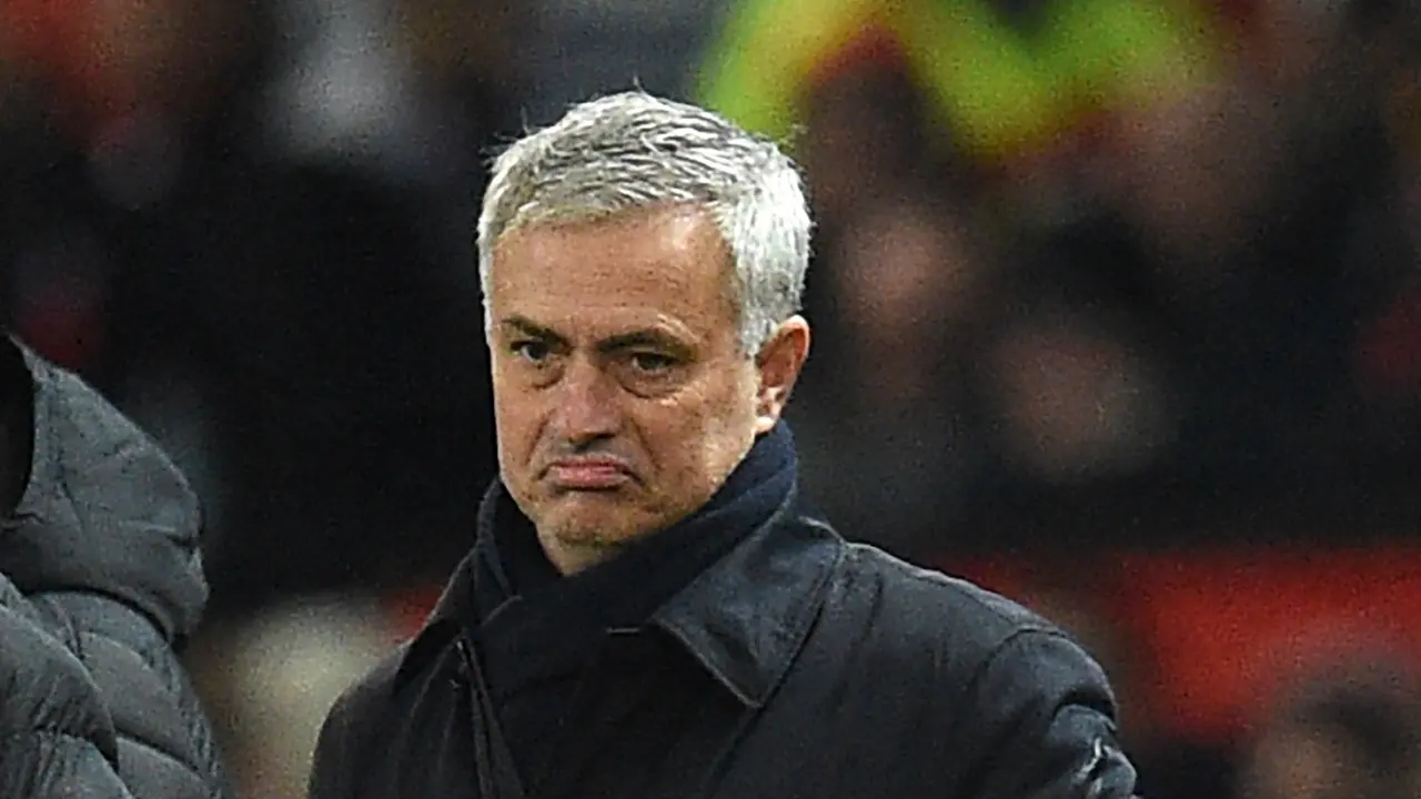 Wajah Kecewa Jose Mourinho di Old Trafford