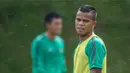 Bek Timnas Indonesia, Manahati Lestusen, latihan di Lapangan SPH Sentul, Jawa Barat, Kamis (1/12/2016).  Pemain berusia 22 tahun itu baru satu kali tampil pada Piala AFF 2016, saat melawan Singapura. (Bola.com/Vitalis Yogi Trisna)