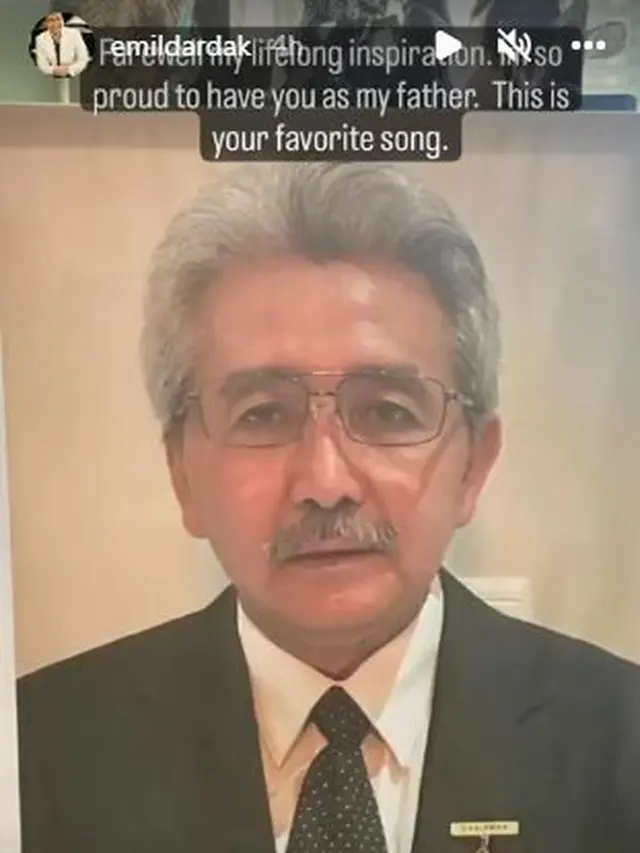 Emil Dardak berduka ayahnya meninggal (Instagram/emildardak)