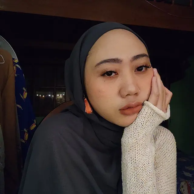 6 Potret Aya Canina Penulis Lagu 'Kukira Kau Rumah', Mantan Vokalis Amigdala