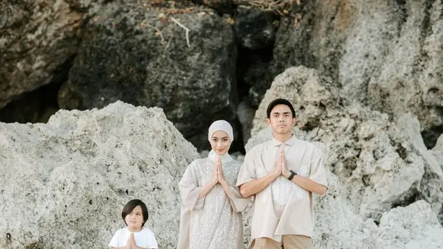 Ayudia Bing Slamet di pantai (Instagram/ayudiac)