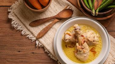 Resep Opor Ayam Jawa Lifestyle Fimela Com 1 kg ayam 3 daun jeruk 2. resep opor ayam jawa lifestyle fimela com