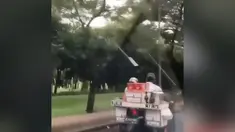 Tukang bubur berjualan menggunakan motor sport viral di media sosial.