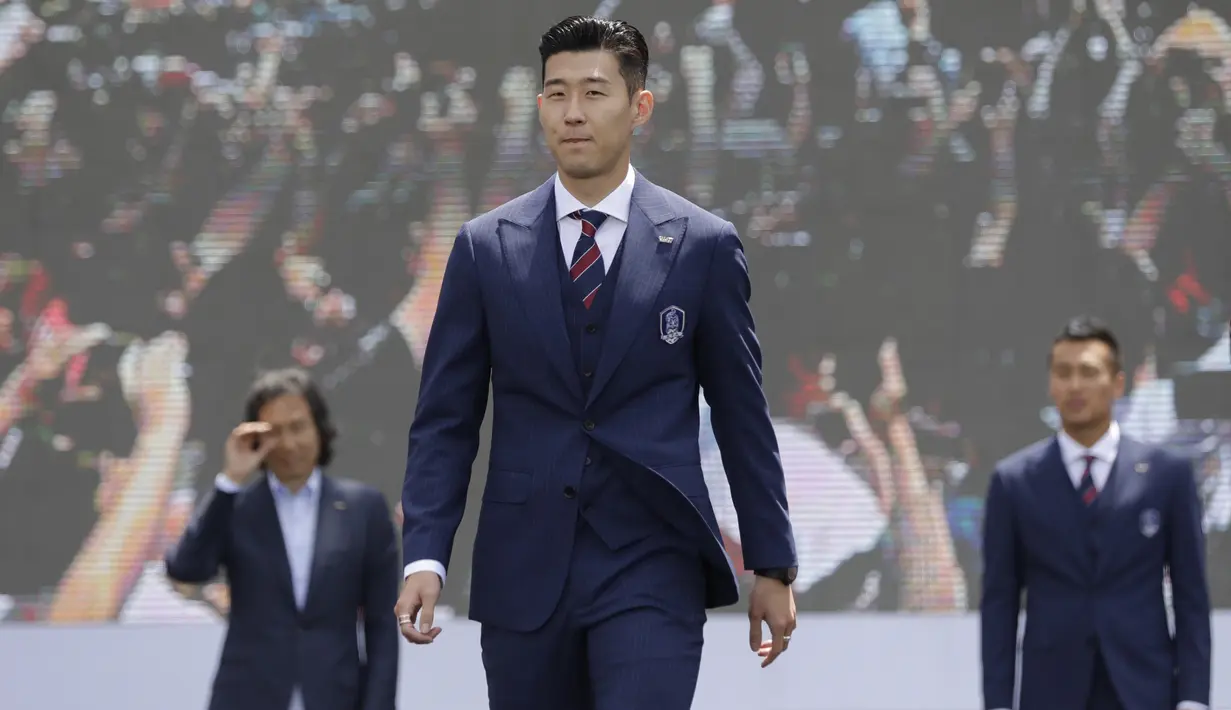 Selain tampan, pemain Terbaik Asia 2019 ini selain dikenal karena kehebatannya dalam menggocek bola dan mencetak gol. (Foto: AP/Lee Jin-man)