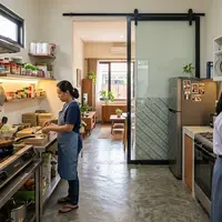 Desain Dapur Rumah Sekaligus Tempat Usaha (AI Generated)