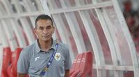 Pelatih Timnas Indonesia U-23, Gerald Vanenburg, dalam laga versus Filipina U-23 pada fase Grup A Piala AFF U-23 2025 di Stadion Utama Gelora Bung Karno, Jakarta, Jumat (18/7/2025). (Bola.com/M. Iqbal Ichsan)