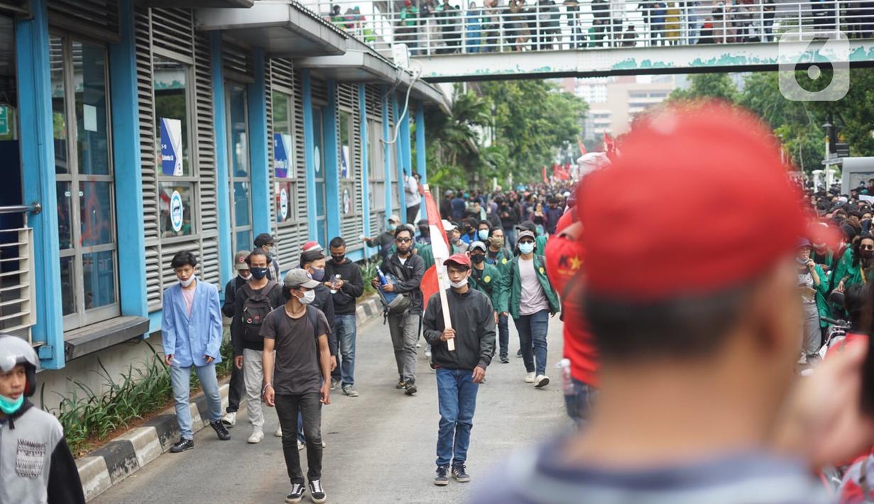 FOTO: Pengunjuk Rasa Tumpah Ruah, Jalan Salemba Raya Tidak ...