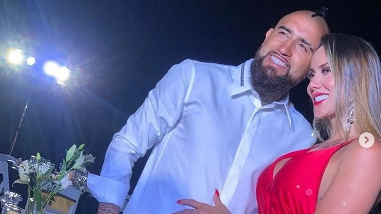 Gelandang Barcelona dengan Model Seksi Sonia Isaza