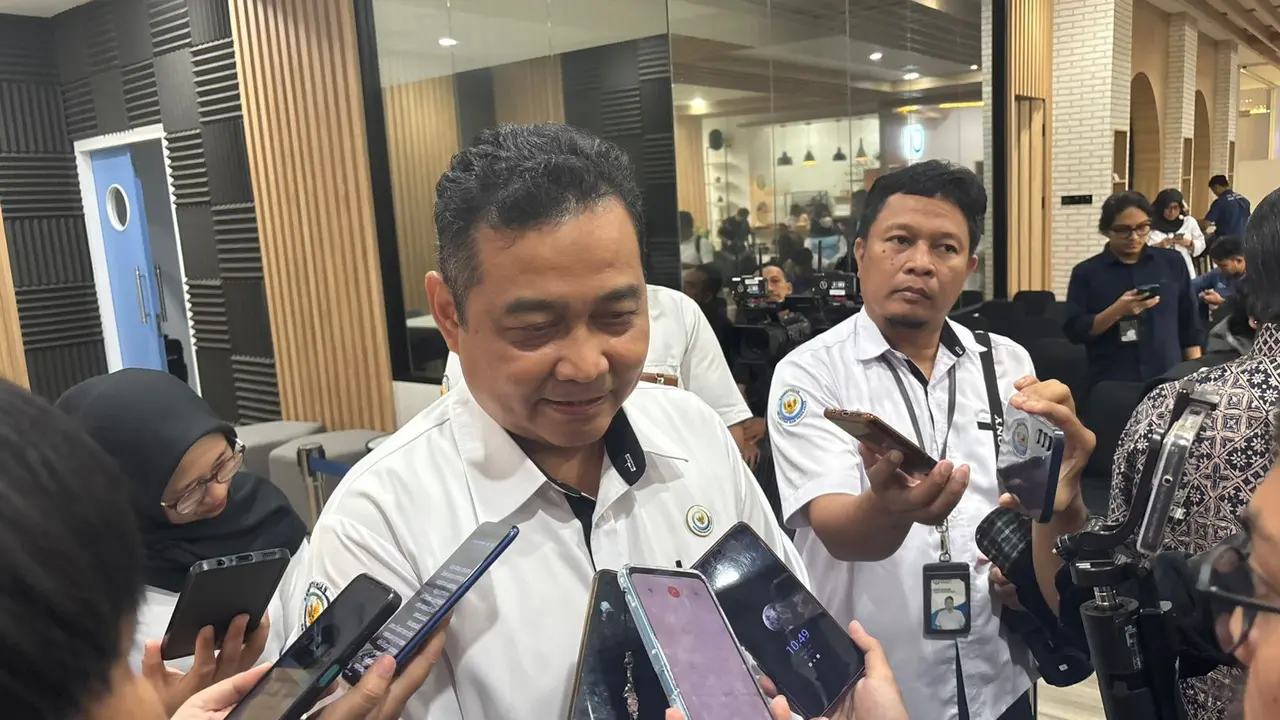 Direktur Pemasaran PSDKP Kementerian Kelautan dan Perikanan (KKP) Erwin Dwiyana, dalam konferensi pers perkembangan penanganan kasus tuduhan CVD dan Anti Dumping udang Beku Indonesia di AS, Senin (28/10/2024). (Tira/Liputan6.com)