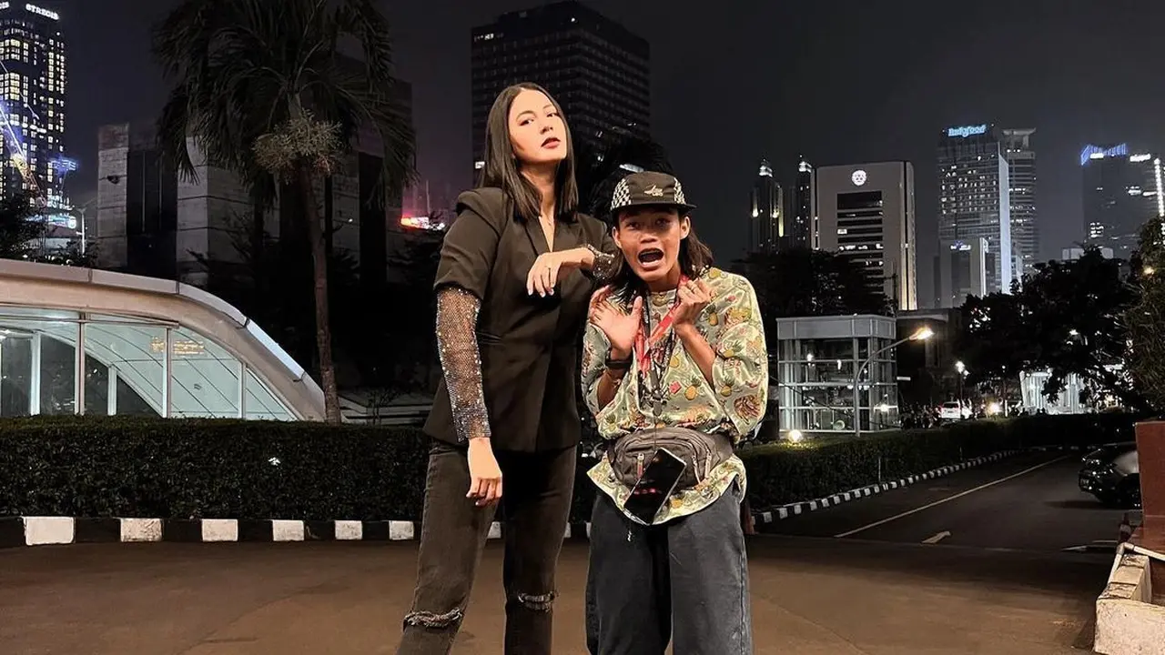 Pose-Pose Paula Verhoeven Bareng Bonge di Citayam Fashion Week