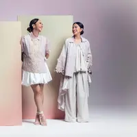 Harumi, Tyna Dwi Jayanti, dan Putri Caya dalam koleksi Studio Tui (Istimewa)