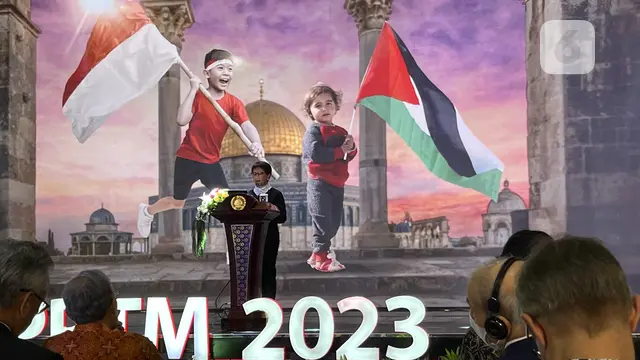 Menteri Luar Negeri RI Retno Marsudi dalam Pernyataan Pers Tahunan Menteri Luar Negeri 2023 (PPTM 2023). (Liputan6.com/R. Trimutia Hatta)