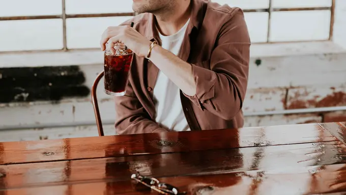 Ilustrasi Minum (Photo by Brooke Cagle on Unsplash)