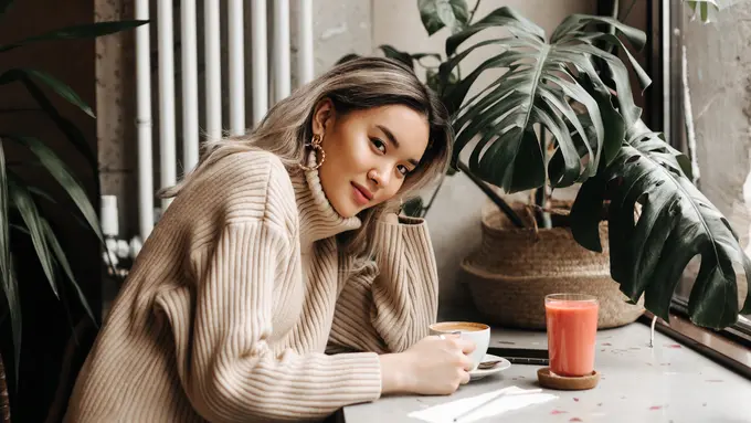 wanita juni penampilan berkelas