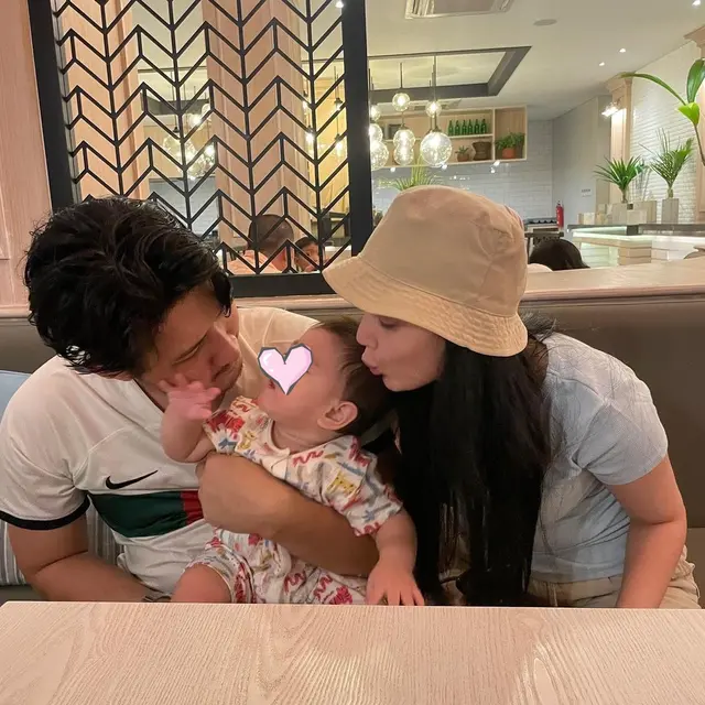 6 Potret Terbaru Aditya Zoni dan Yasmine Ow, Rumah Tangga Dikabarkan Retak