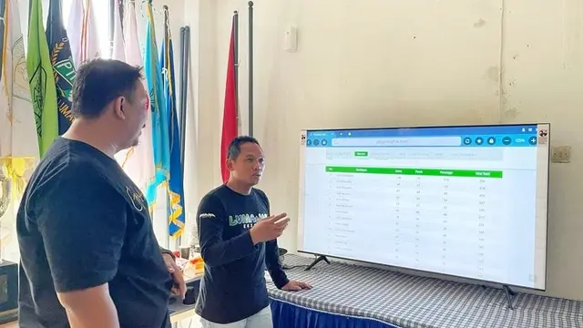 Bupati Lumajang Thoriqul Haq pantau klasmen perolehan medali  Porprov Jatim ke VII (Istimewa)