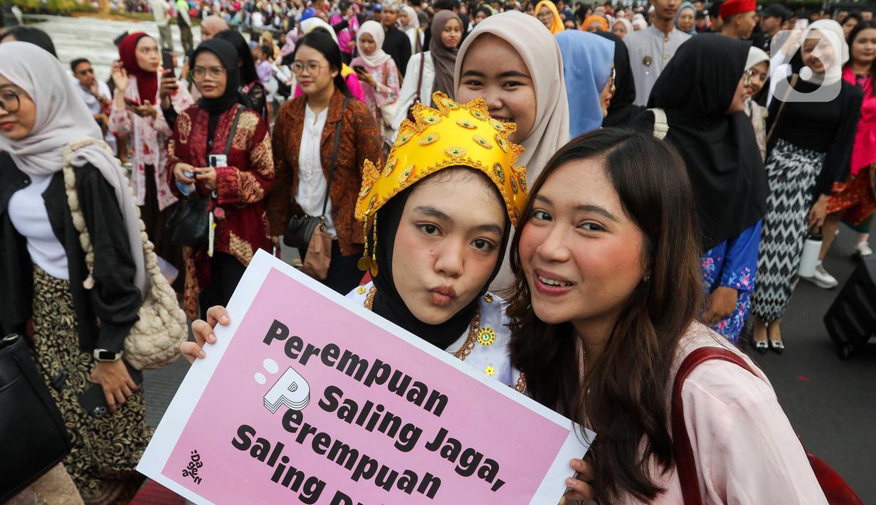 Melalui pawai ini, diharapkan mampu menginspirasi perempuan untuk terus meningkatkan kapasitas dan perannya di berbagai sektor kehidupan. (Liputan6.com/Herman Zakharia)