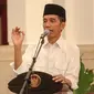 Presiden Joko Widodo memberikan sambutan saat acara buka puasa bersama dengan wartawan di Istana Negara, Jakarta, Senin (6/7/2015). Di kesempatan itu Jokowi mempersilahkan wartawan untuk menyampaikan aspirasi secara langsung. (Liputan6.com/Faizal Fanani)