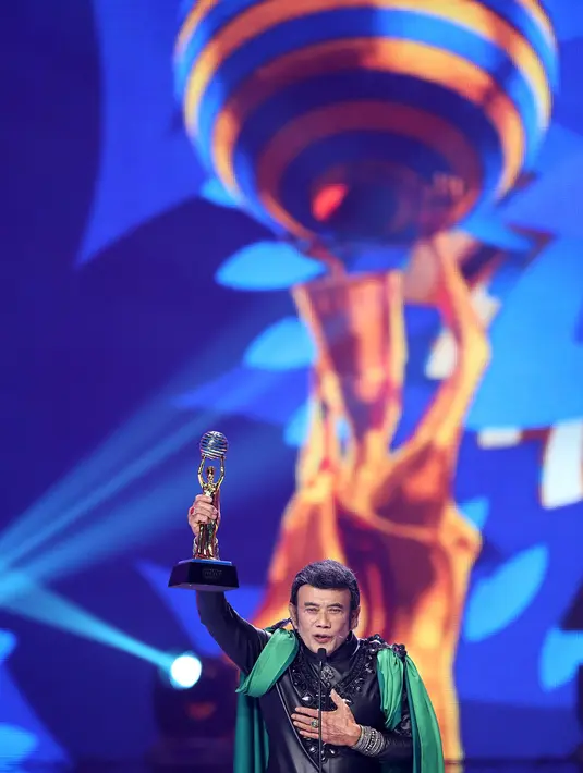 Menurut pencipta dan bintang film itu, penghargaan ini merupakan yang ke 61 di industri musik. Atas perolehan tersebut, ia berharap bisa terus rendah hati, selalu bersyukur dan terus meningkatkan kualitasnya. (Bambang E. Ros/Bintang.com)