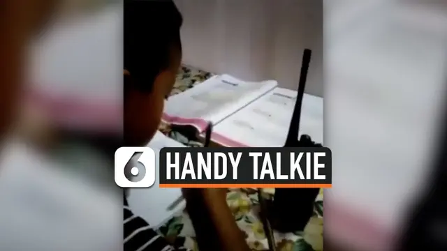 VIDEO: Tak Ada Smartphone, Murid ini Gunakan Handy Talkie