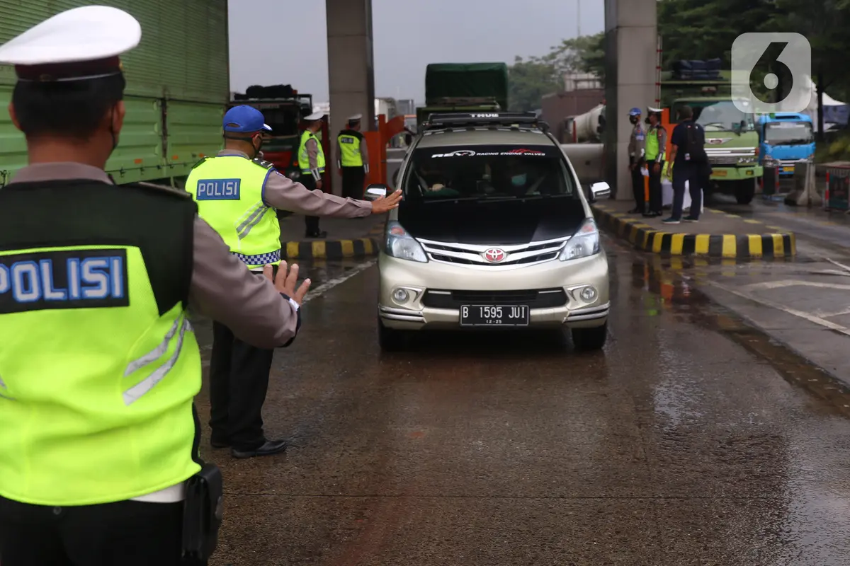 Polisi Putar Balikkan Kendaraan yang Nekat Mudik di Gerbang Tol Cikupa