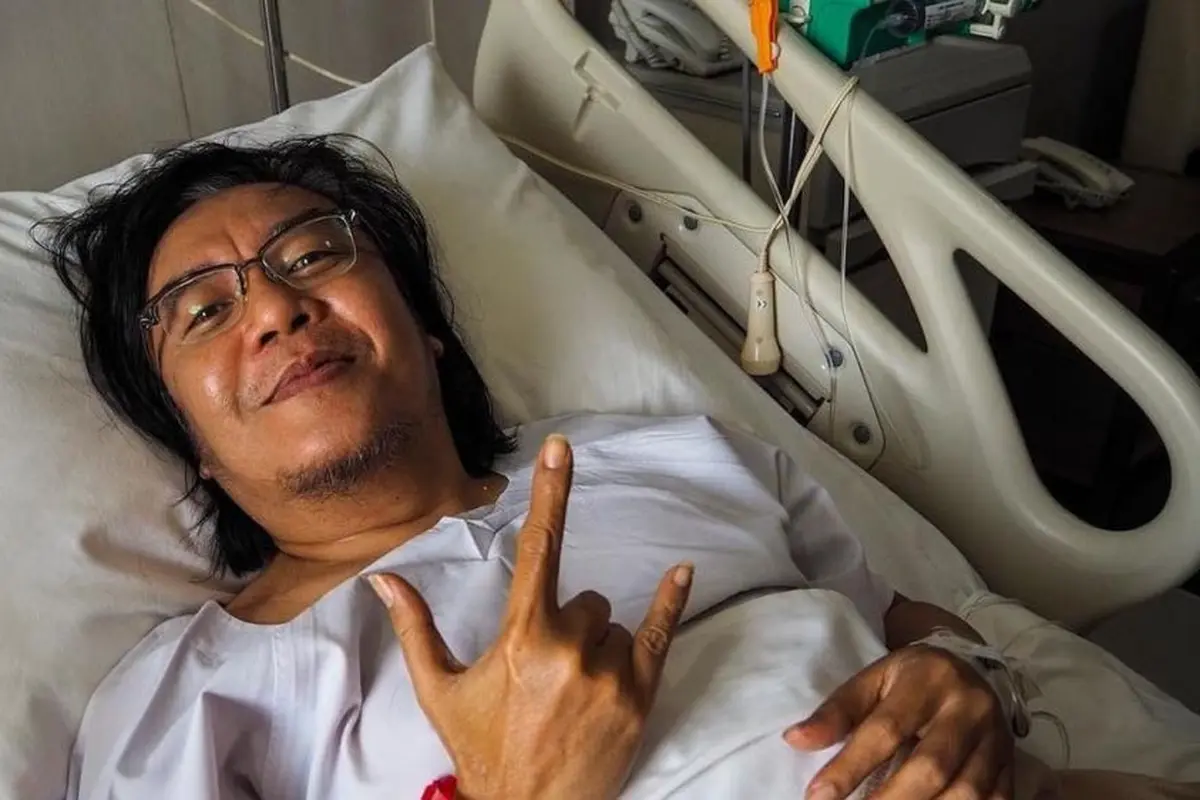 Ari Lasso sebelum menjalani operasi di rumah sakit