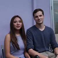 Meskipun dua sejoli ini sudah menikah,namun Nadia Vega merasa masih berpacaran. (Andy Masela/Bintang.com)