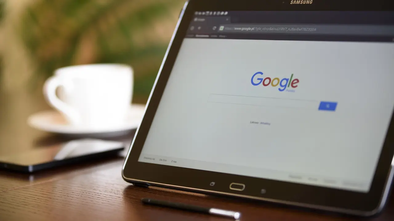 Ilustrasi Mesin Pencari, Google Search