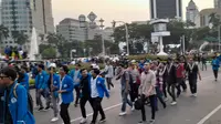Mahasiswa yang berdemontrasi menolak kenaikan harga BBM kembali dengan tertib. Lalu lintas di Patung Kuda Jakarta Pusat kembali normal. (Liputan6.com/Ady Anugrahadi)