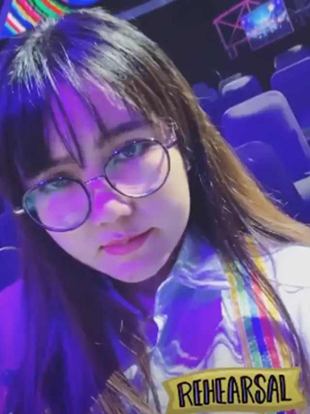 6 Potret Terbaru Via Vallen dengan Pipi Tembam, Makin Imut