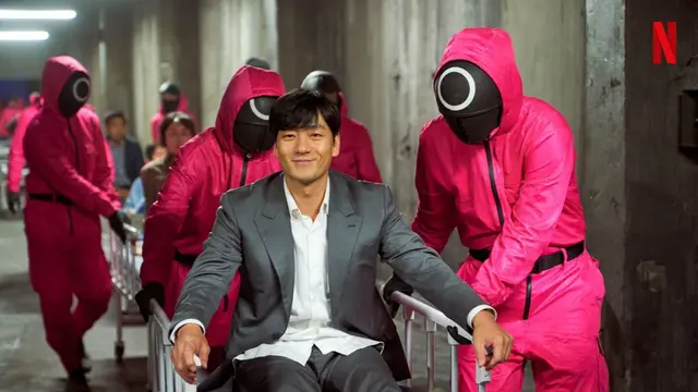 Makna Tersembunyi di Balik Kostum dan Topeng Penjaga Squid Game