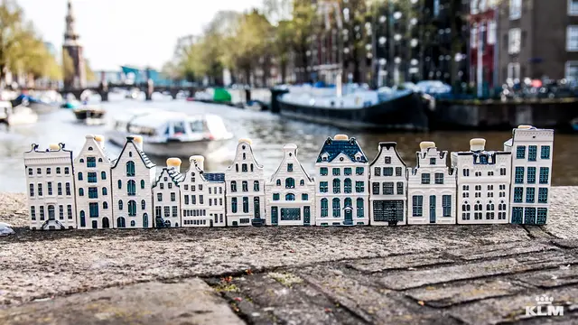 KLM Delft Blue Miniature House