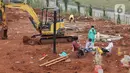 Suasana sepi pemakaman khusus Covid-19 di TPU Jombang, Tangerang Selatan, Selasa (24/8/2021). Kota Tangsel mengalami penurun angka kematian covid-19, terbukti dimana TPU Jombang dalam dua pekan terakhir hanya menerima kurang dari 5 jenazah yang dimakamkan sehari. (merdeka.com/Arie Basuki)