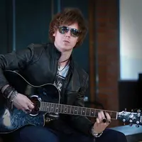 Matt Hart, gitaris Arkarna dalam wawancara eksklusif Bintang.com (Deki Prayoga/Bintang.com)