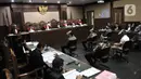 Suasana sidang perdana kasus korupsi pengelolaan dan penggunaan dana investasi PT Asuransi Jiwasraya di Pengadilan Tipikor, Jakarta, Rabu (3/6/2020). Sidang yang menghadirkan enam terdakwa tersebut menerapkan protokol social distancing. (merdeka.com/Iqbal S. Nugroho)