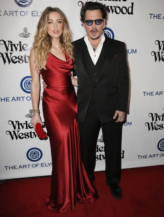 Sementara itu, kasus tuduhan KDRT yang dilakukan Johnny Depp hingga kini belum menemui titik terang. Keduanya sepakat untuk melayangkan surat perceraian. (AFP/Bintang.com)