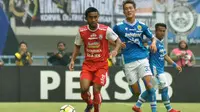 Pemain Arema, Agil Munawar, debut melawan Persib. (Bola.com/Iwan Setiawan)