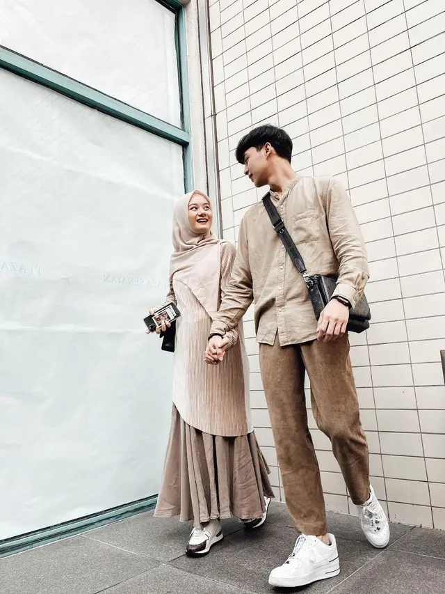 7 Gaya Dinda Hauw dan Rey Mbayang Pakai Baju Couple, Serasi Banget