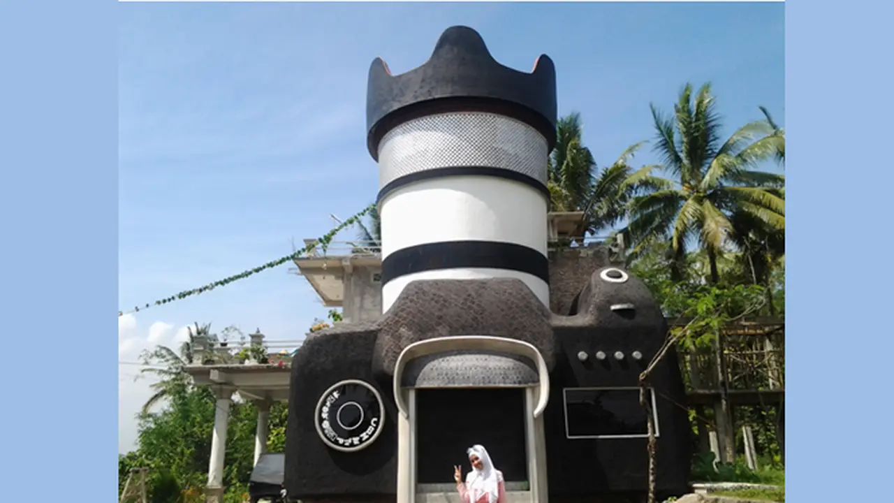 Rumah Kamera, Galeri Lukisan yang Unik di Magelang.