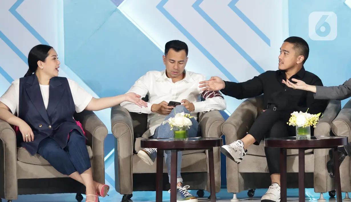 CEO RANS Entertainment Nagita Slavina, Founder RANS Entertainment Raffi Ahmad, Co-Founder Kaesang Pangarep (kiri ke kanan) saat peluncuran RansVerse di Jakarta, Jumat (1/4/2022). RANS Entertainment memperkenalkan bisnis metaverse yang diberi nama RansVerse. (Liputan6.com/Helmi Fithriansyah)