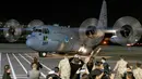 <p>Kejatuhan Sudan yang terlibat di dalam konflik antara tentara Sudan dan paramiliter Rapid Support Forces (RSF) pada 15 April, membuat ribuan orang asing terlantar, termasuk diplomat dan pekerja bantuan lainnya. (Khalil MAZRAAWI/AFP)</p>