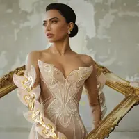 Penampilan debut pengusaha Mona Patel berhasil jadi yang paling menarik perhatian di Met Gala 2024. Foto: Instagram/hautemona.